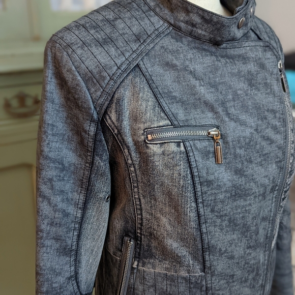 Leather jacket - Picture 3 of 7